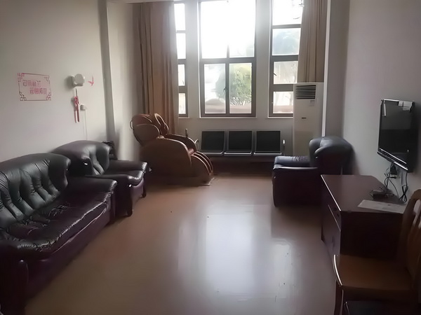 细节藏不住爱！白敬亭晒家意外暴露恋情？
